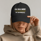 Ich ziele nicht Bio Cap – stylische Baseballmütze mit grungiger Typografie und Dart-Motiv.